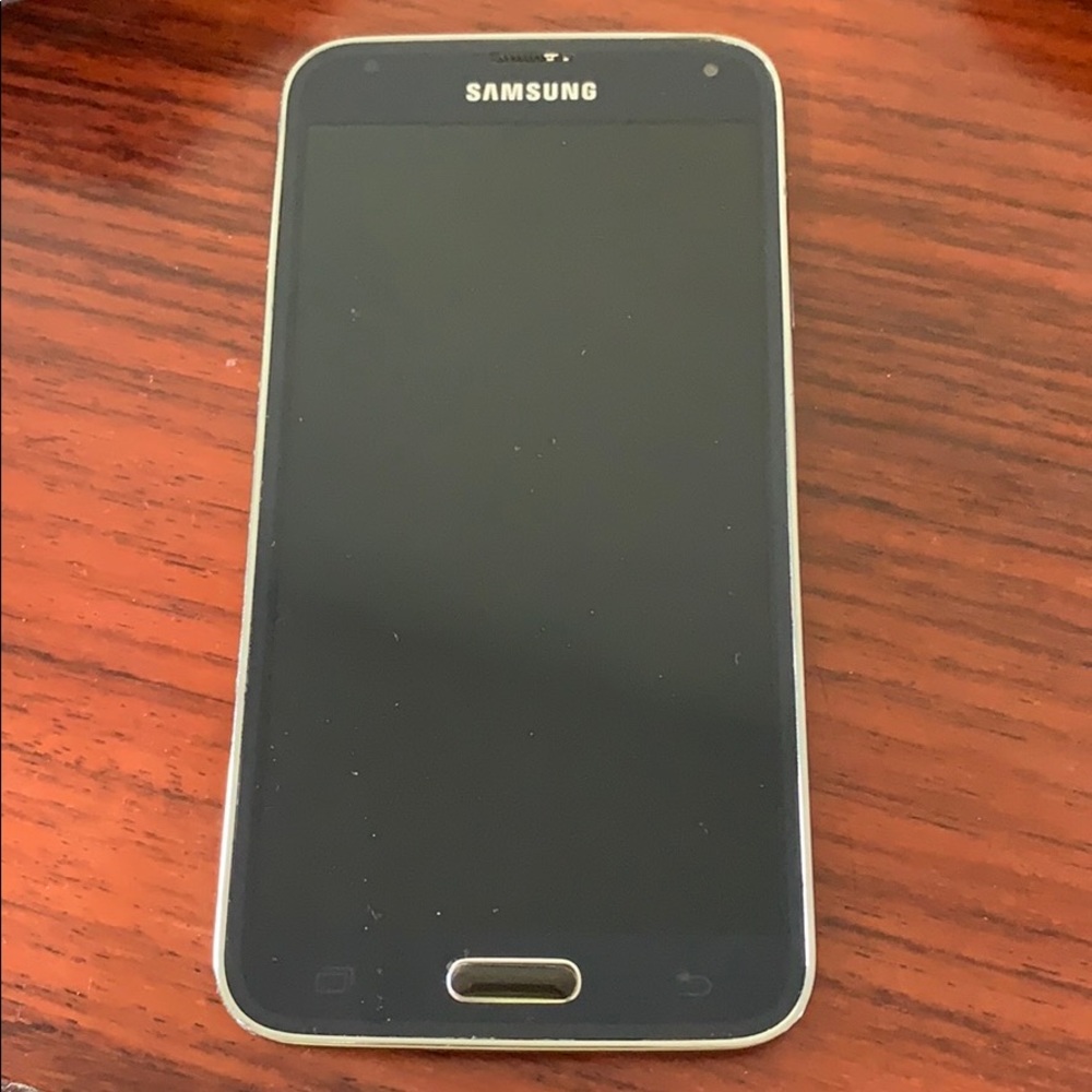 Cell phone Samsung Galaxy S5 with case